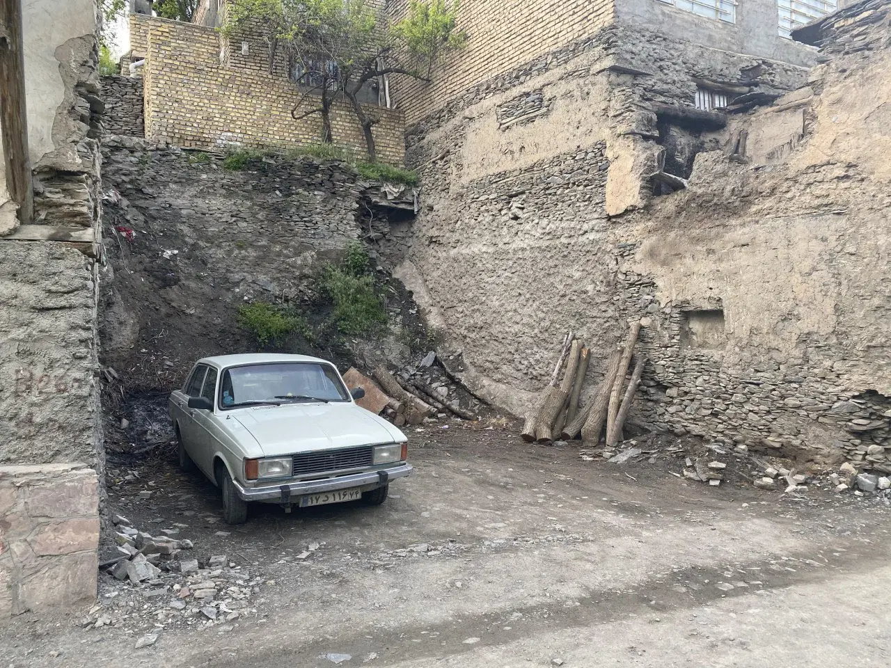 زمین مسکونی دارای سند شش دانگ در روستای ازغد