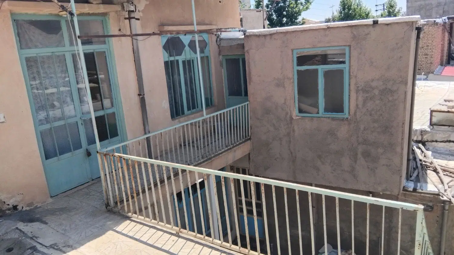 ملک مسکونی قدیمی