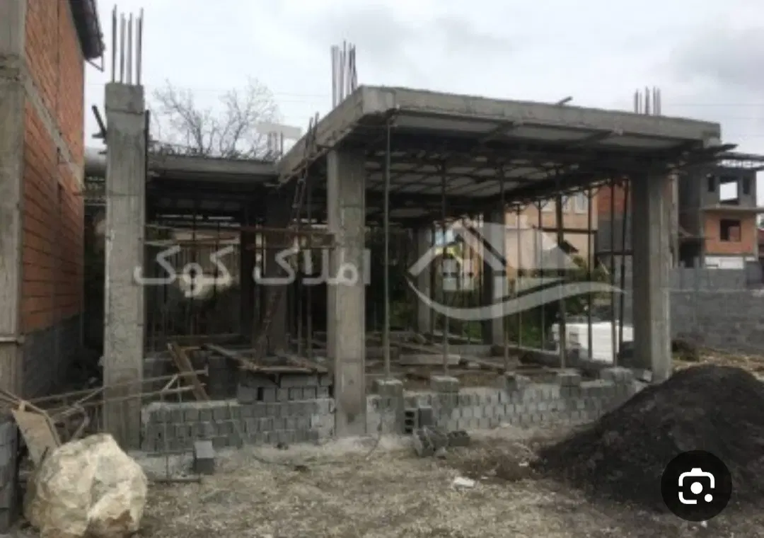 خانه نیمه کاره ۷۲متری اسکلت زده شده