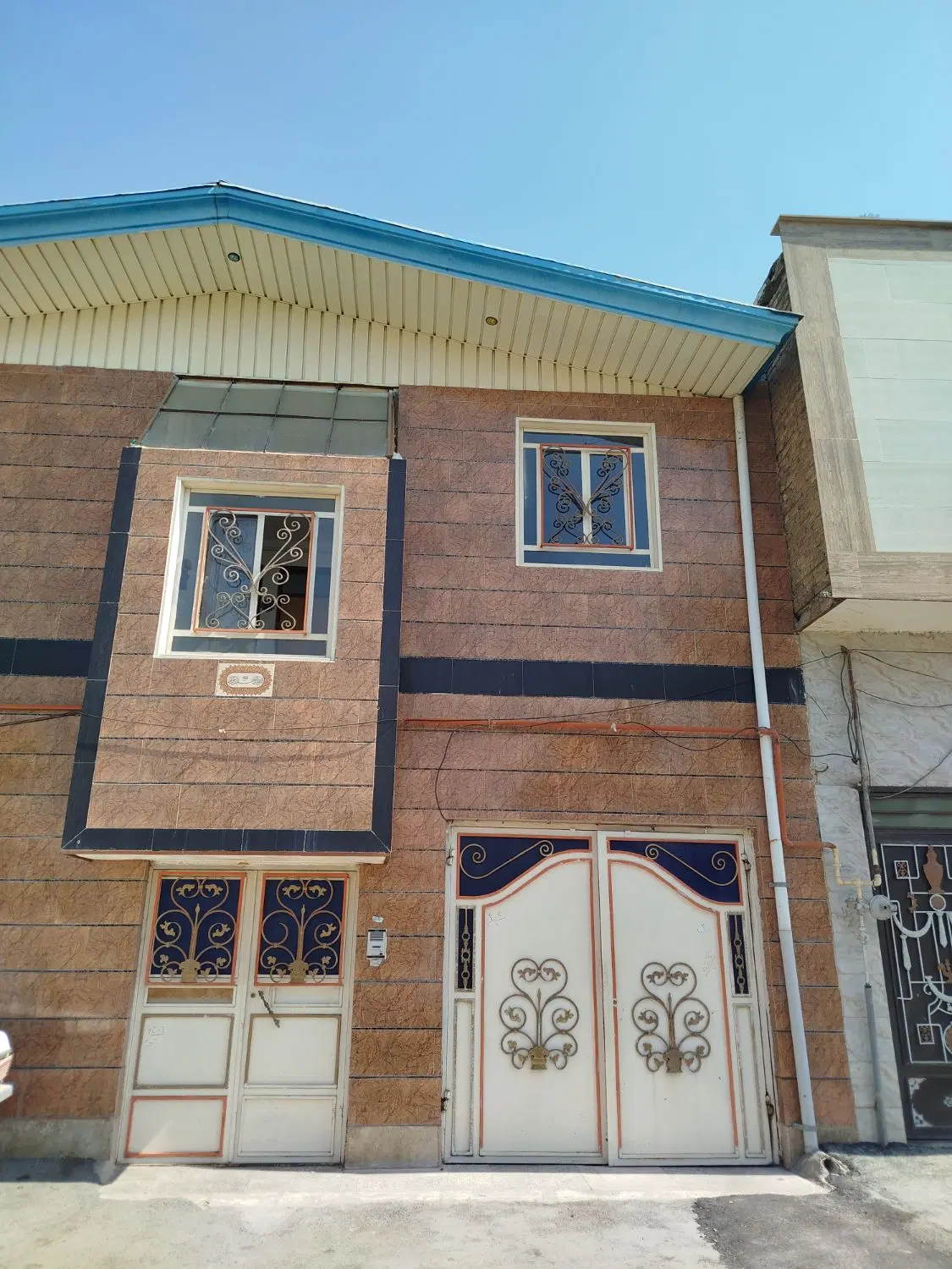دو واحد ۷۷ متری بغل دست هم یک خوابه