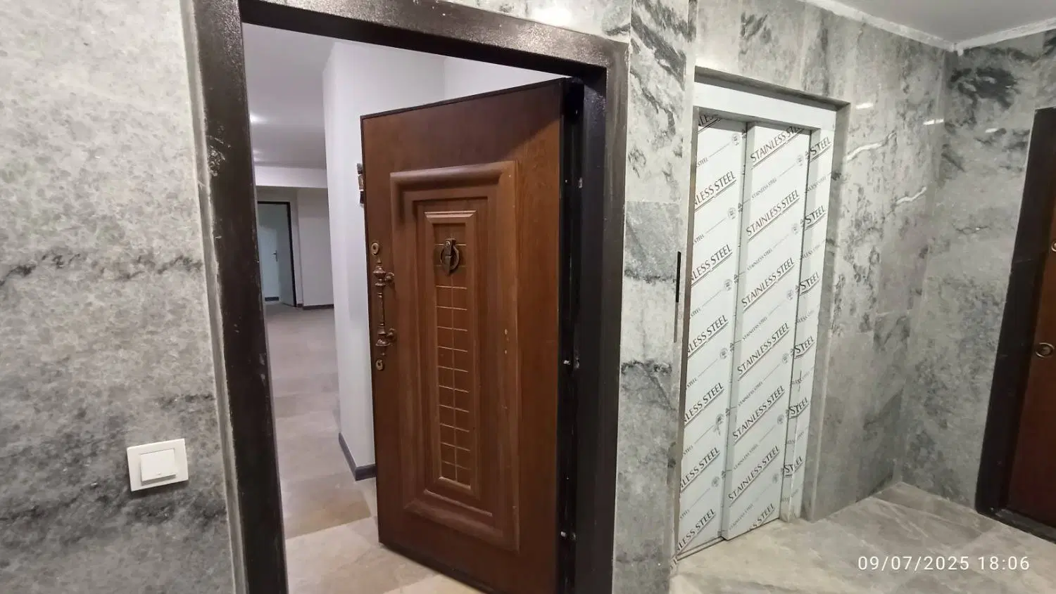 146 متر سه خواب دارای 5.5 میلیارد وام قرض الحسنه