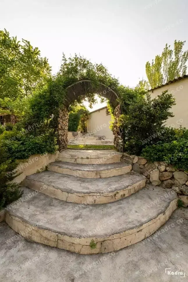فروش باغ شهری خانه زنیان 1600 متر