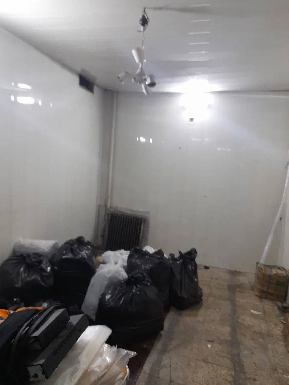 مغازه ۱۲ متری خ جمهوری پ ۱۱۰