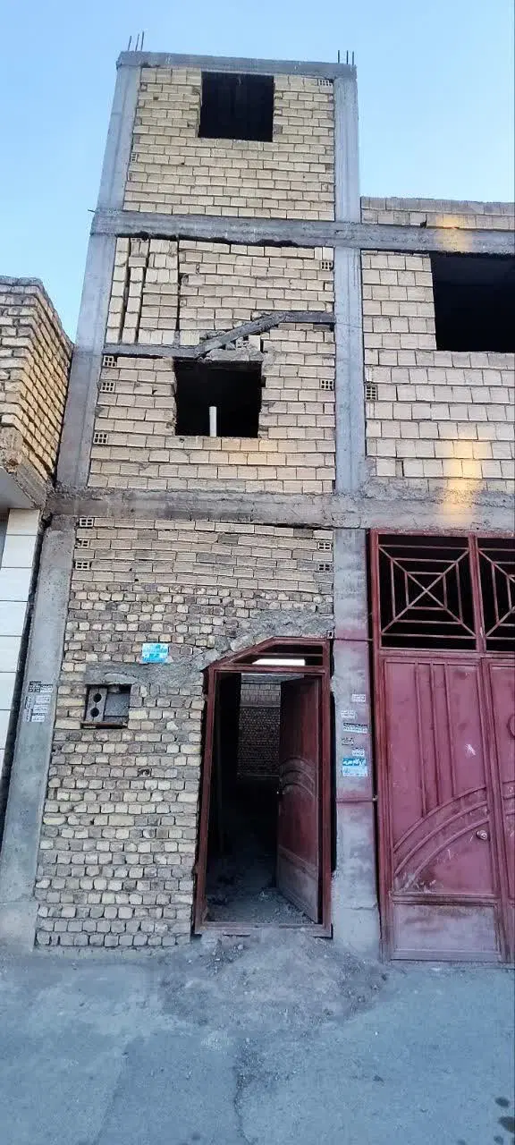 خانه نیمه ساز