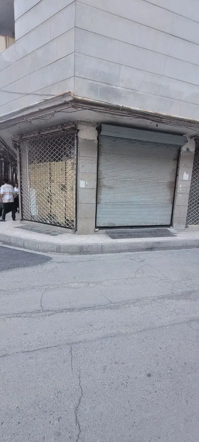 مغازه سر نبش