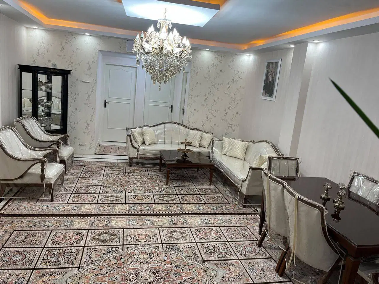 واحد ۷۳ متری بازسازی شده با پارکینگ