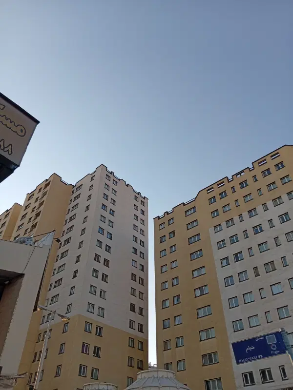 ۱۳۰مت ۳خوابه فروش ۲برنورگیر هست