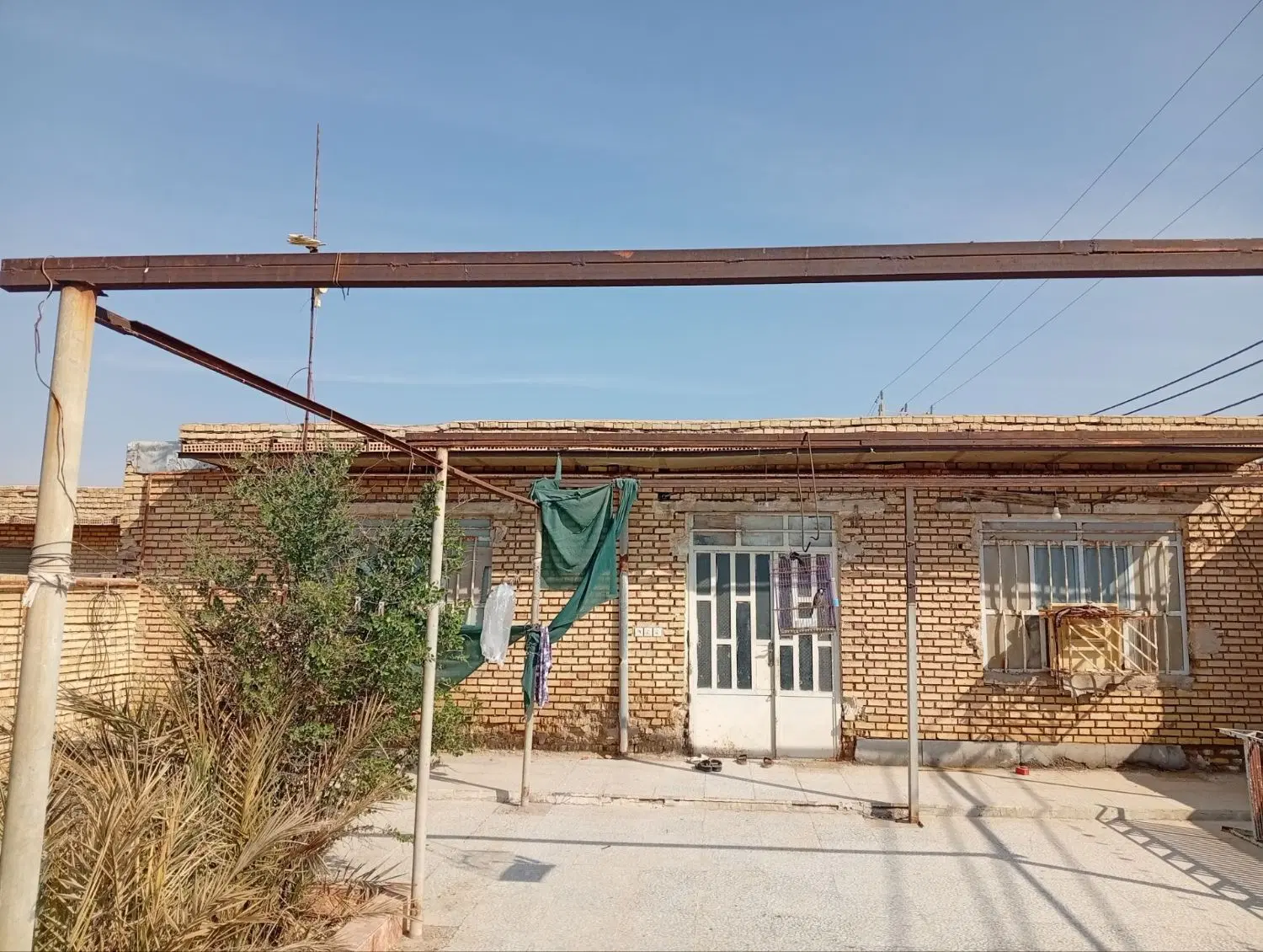 رهن یا فروش یکباب خانه روستای خزعل آباد منیوحی