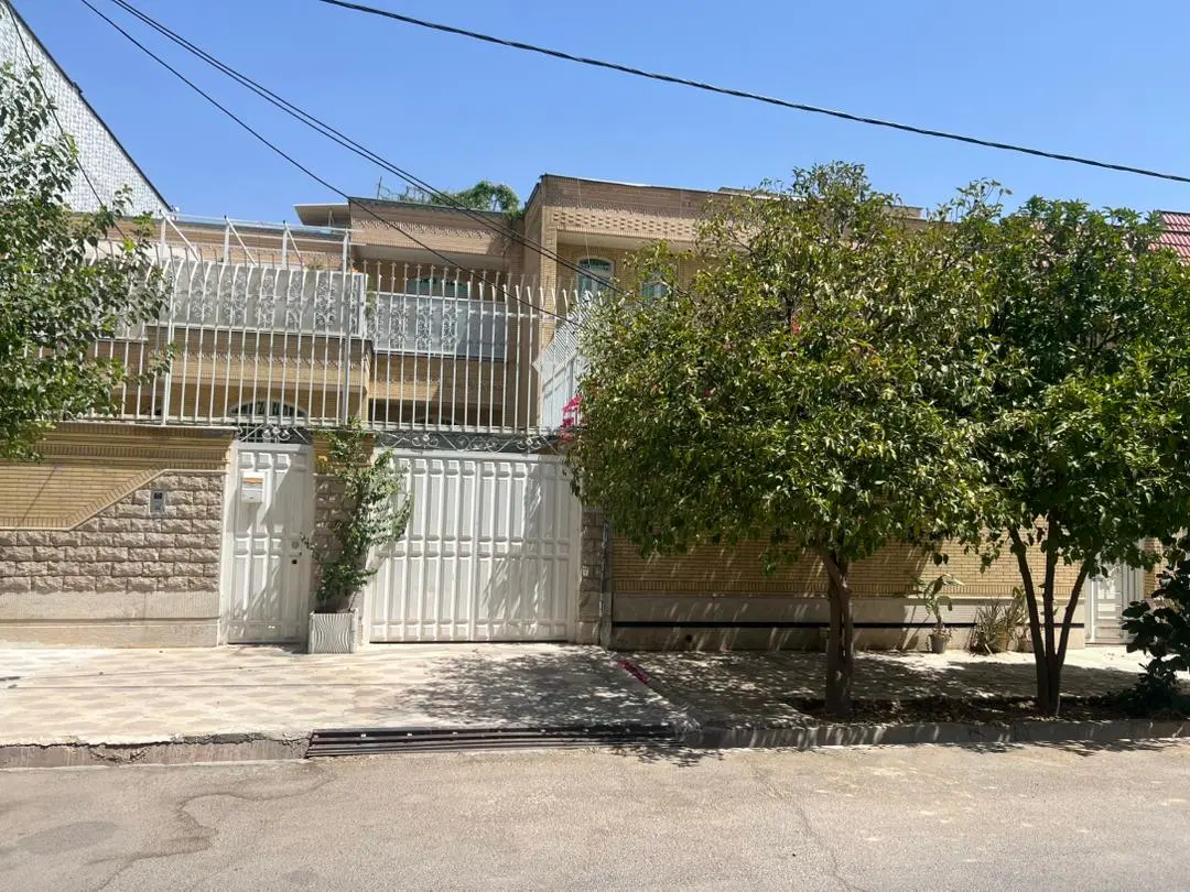 ویلایی دوطبقه کلاهدوز
