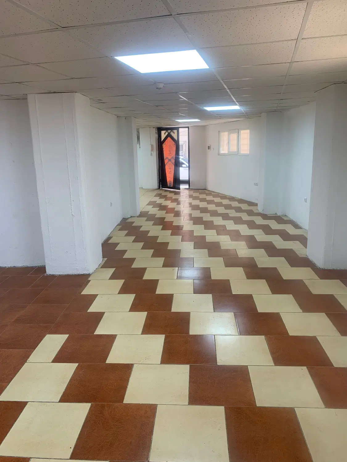 اجاره و فروش ی واحد روبه روی پاساژ نور