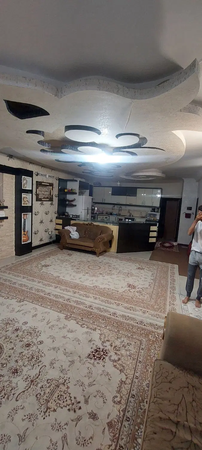 آپارتمان حاشیه ایثار