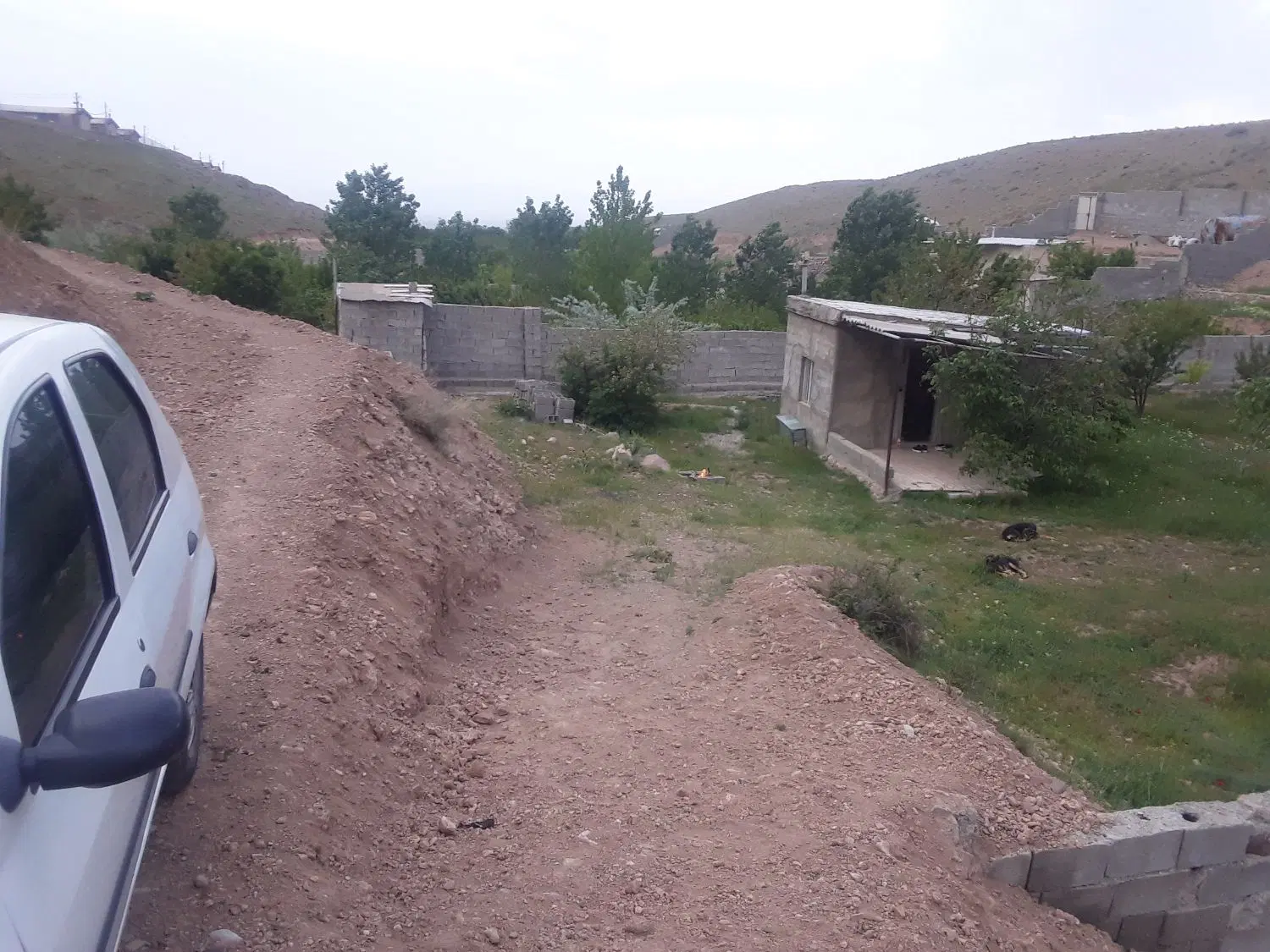 باغچه متراژ ۱۴۰۰دونبش ۸۰متربنا کردان کوهسار آرده