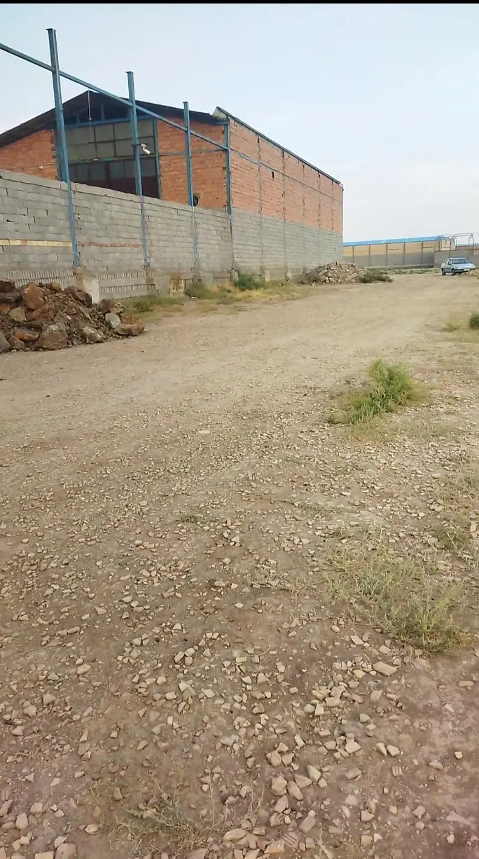 یک قطعه زمین سوله تجاری