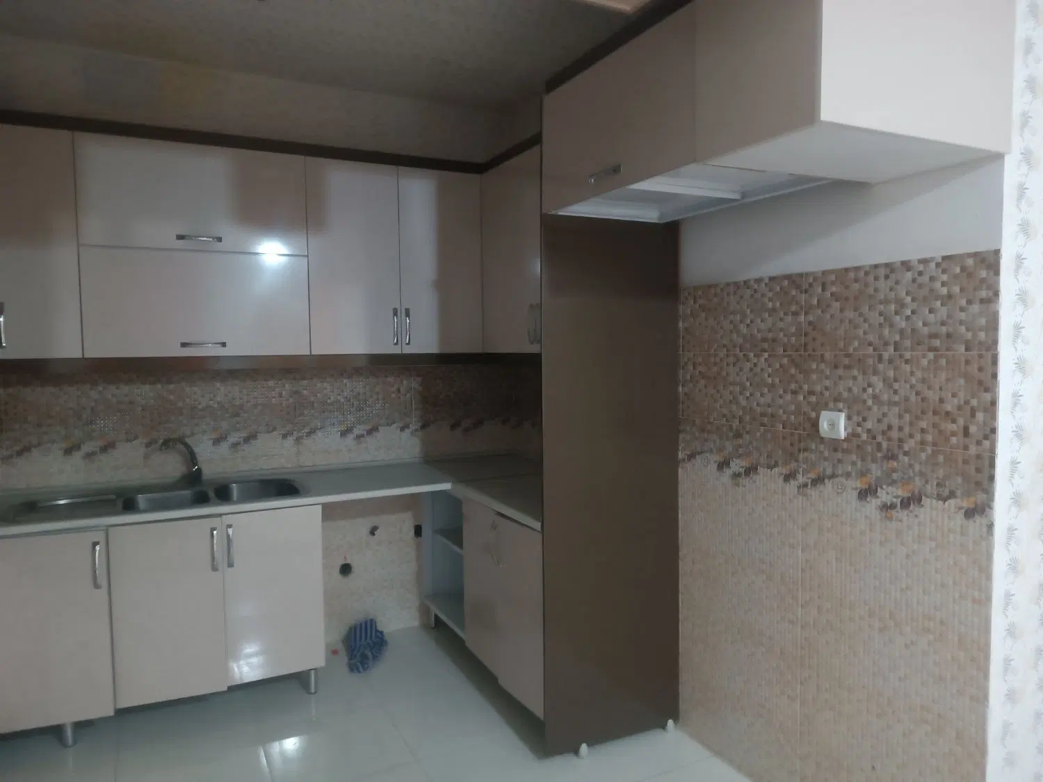 75 متر گاوخانه