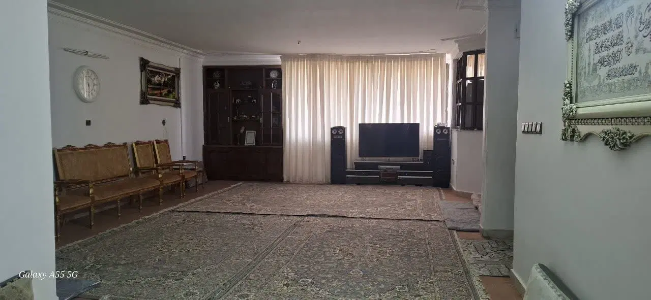منزل خوش نقشه و پر نور واقع در سنایی ۱۰