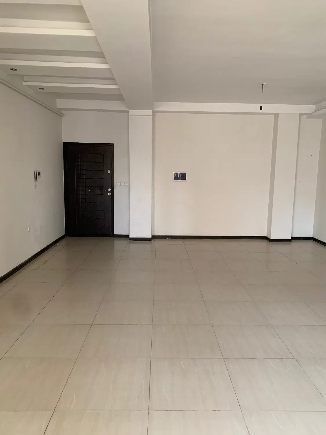 واحد ۱۳۰ متری پونک پذیرایی بزرگ & ایــوانـکـ
