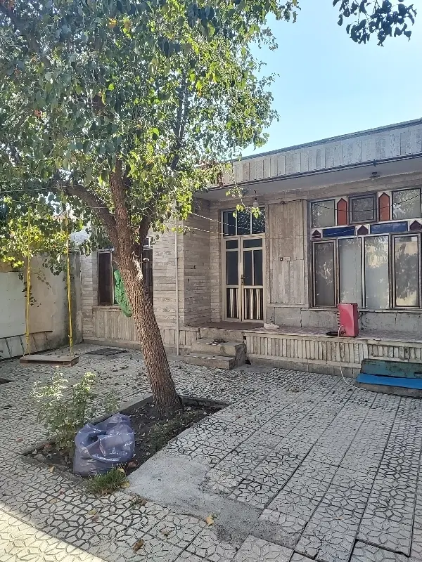 ملک تجاری مسکونی بر خیابان وحدت