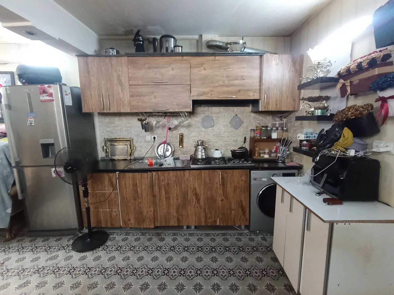60متری همکف، راه جدا
