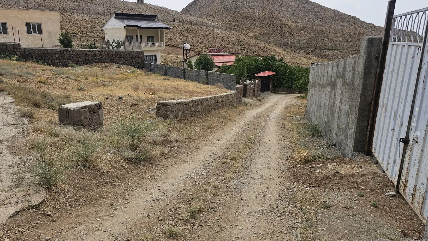 ۳۰۰ متر زمین در روستای دماوند