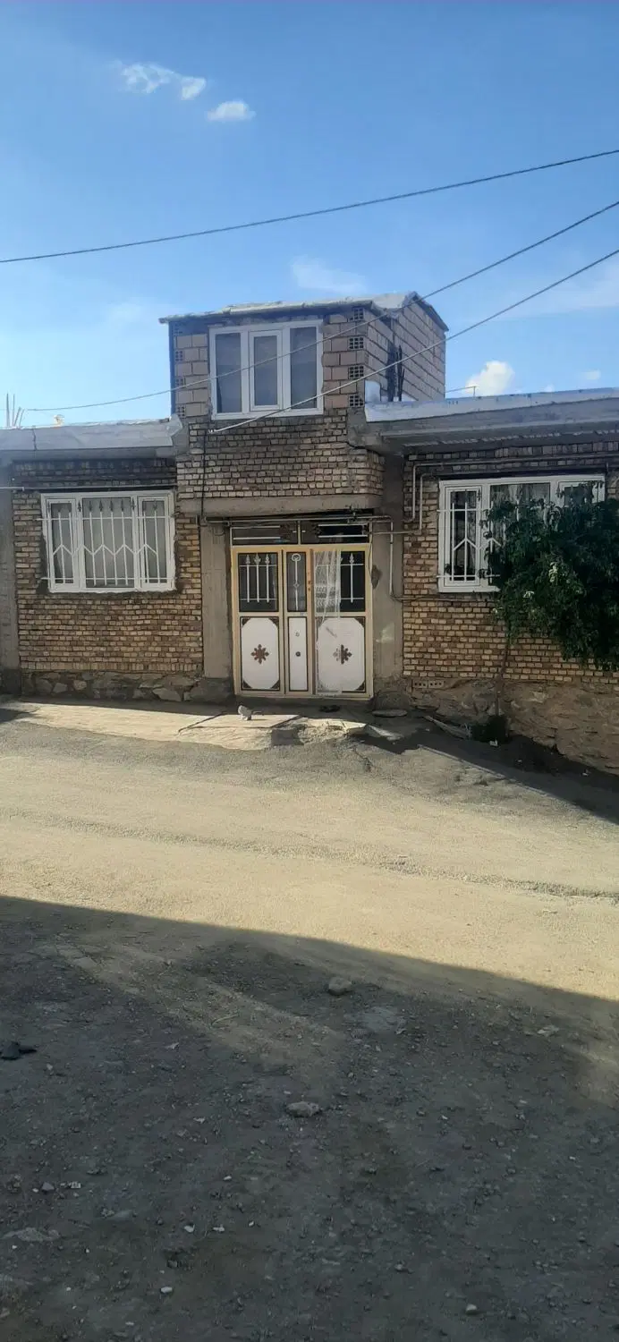 خانه دو طبقه اخر اماکن قدیم