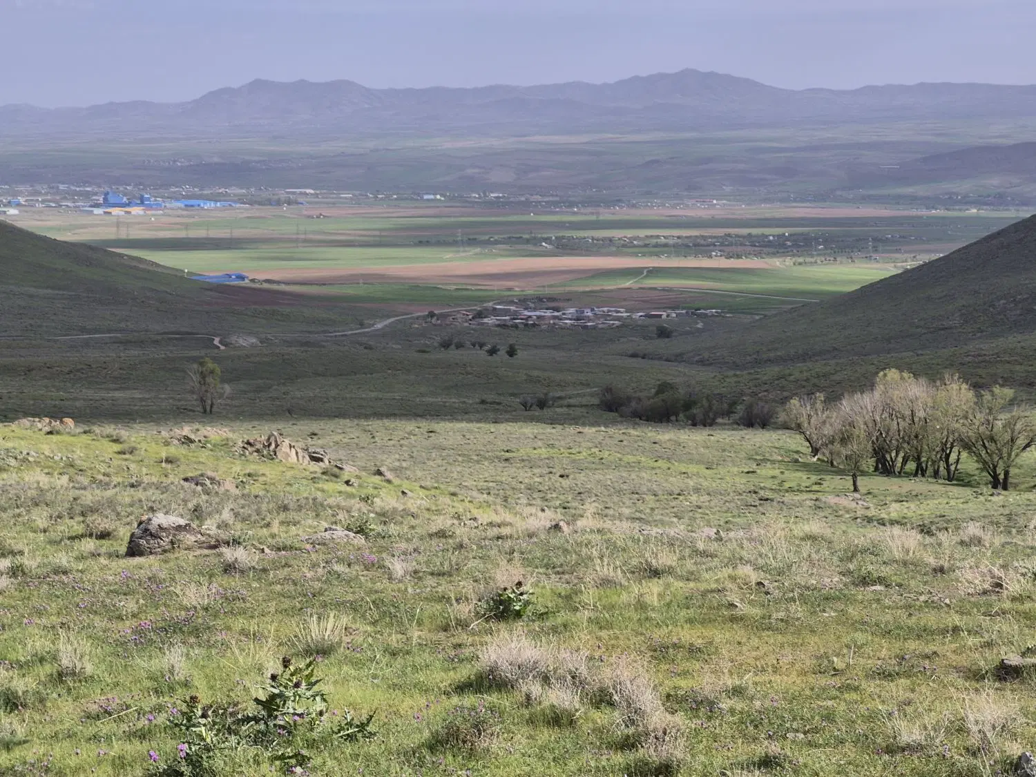 زمین ۲۰۰ متری مسکونی در روستای کهناب نزدیک زنجان