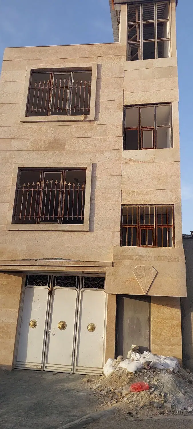 خانه سه طبقه کلید نخورده