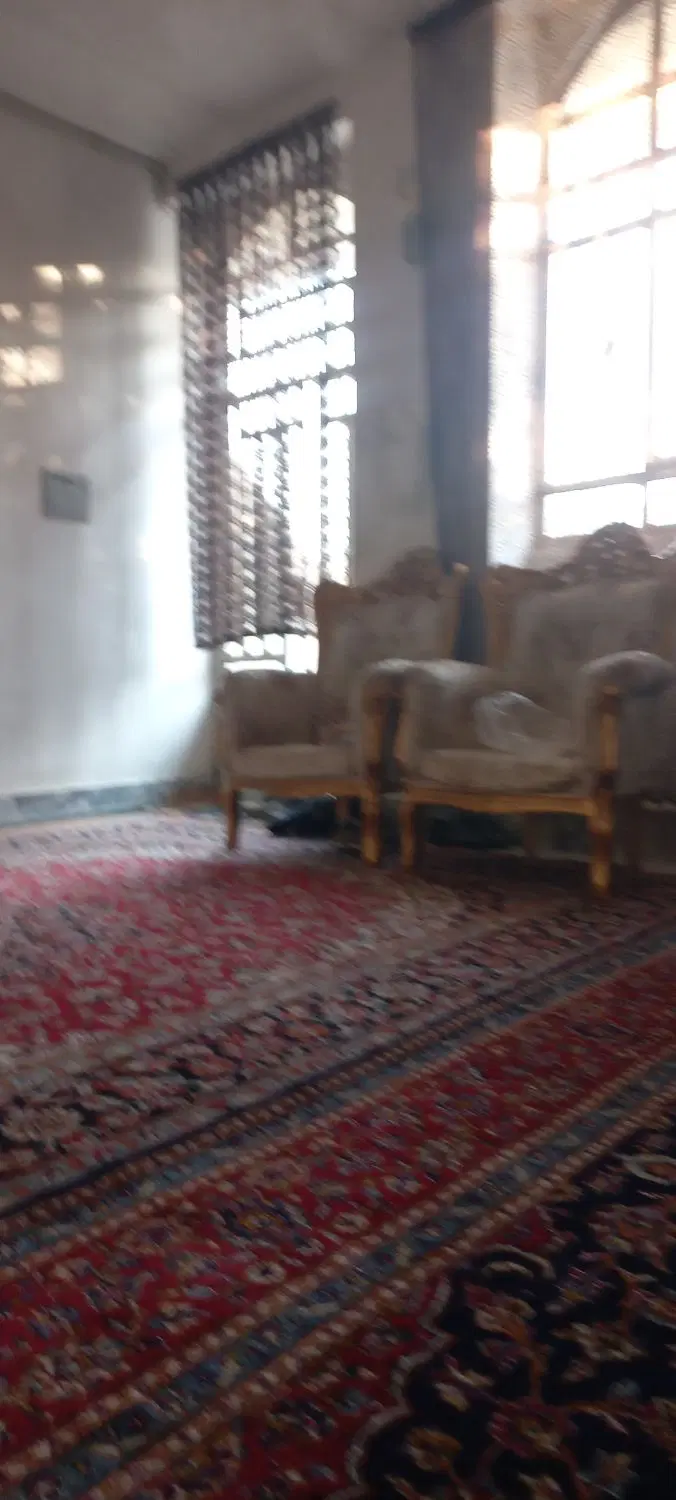 یک دستگاه خانه ویلایی جنوبی به متراژ ۲۵۰متر