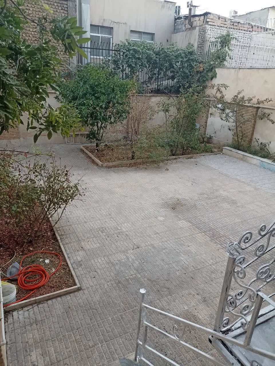 ویلایی 200متری کلنگی واقع در دهکده المپیک