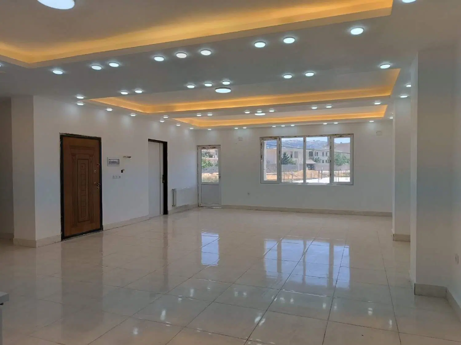 ۱۸۰ متر _ کلید اول _ لوکس _ سه خواب مستر دار  _