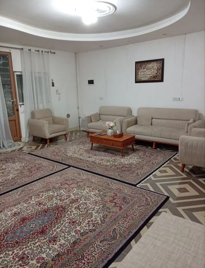 طبقه بالا بسیار تمیز و مجزا