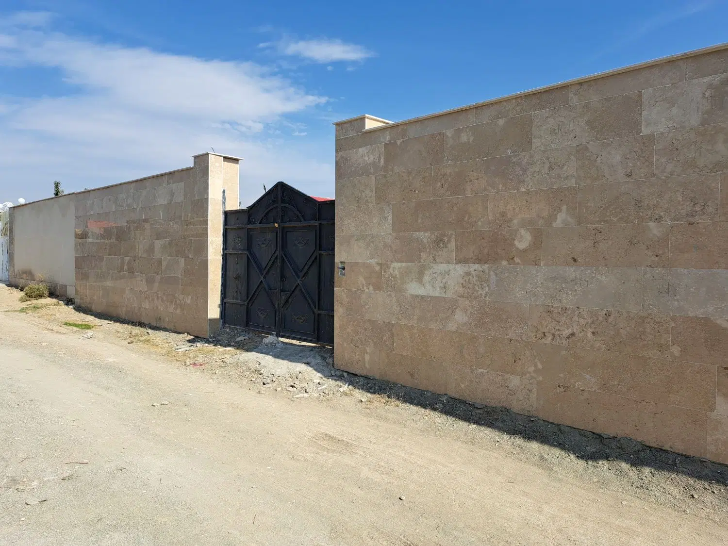 زمین چهاردیواری چهارباغ ارغوان زنبق