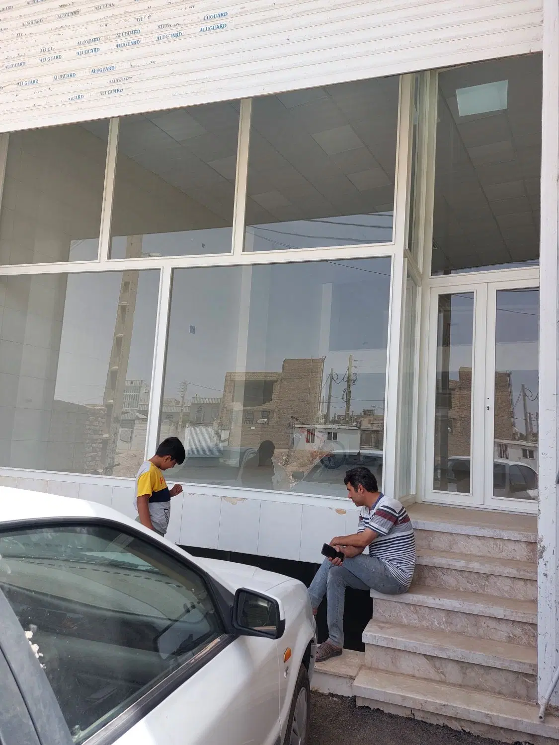 مغازه اجاره ای با آب و برق 3 فاز