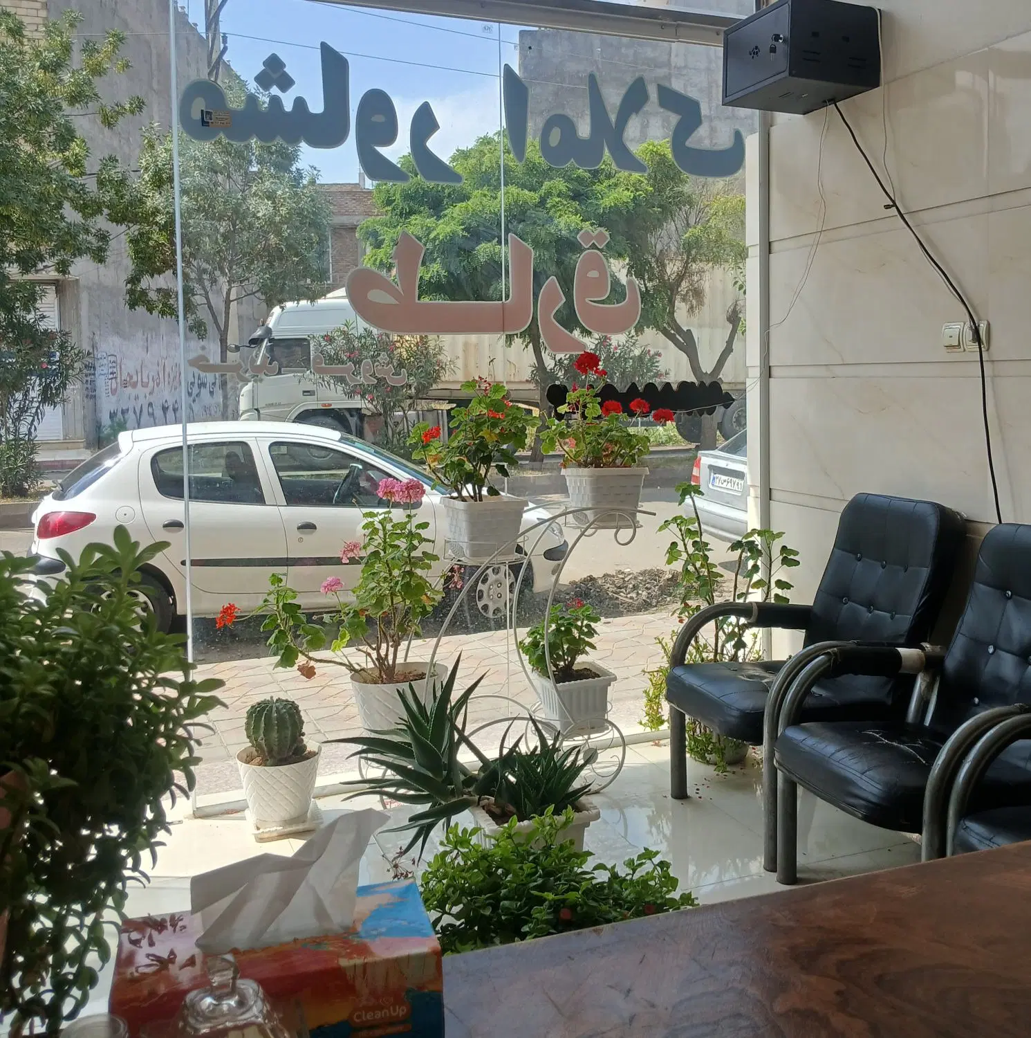 یکباب ساختمان تک طبقه نبش بلور ۳ زمین ایلقاردانی