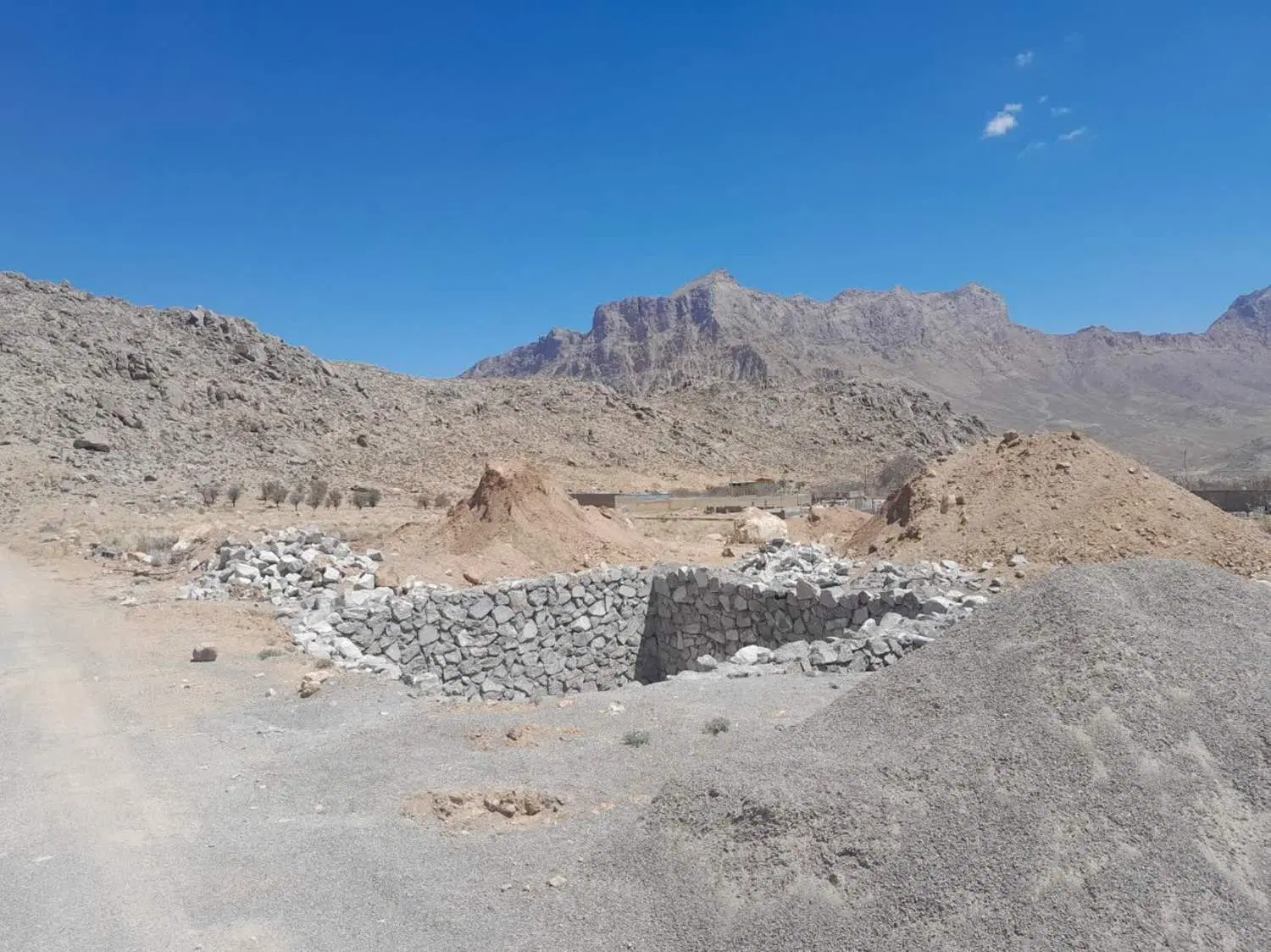 زمین کنج کوه