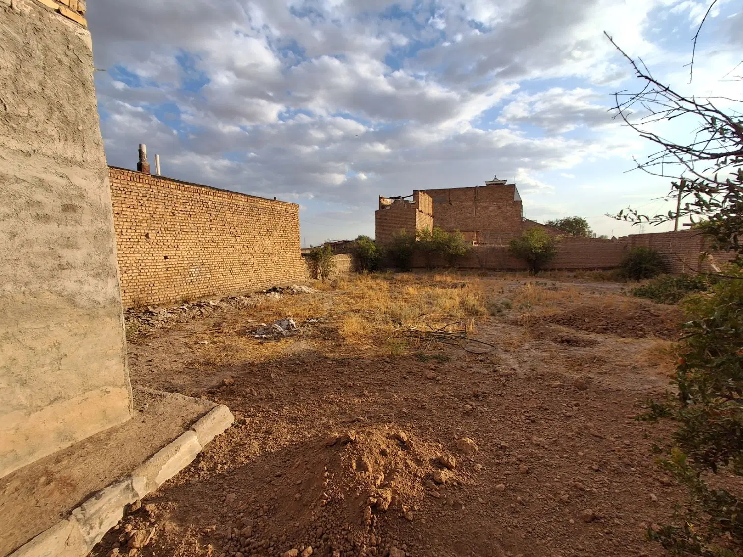 سلام زمین ۲۲۰ متر