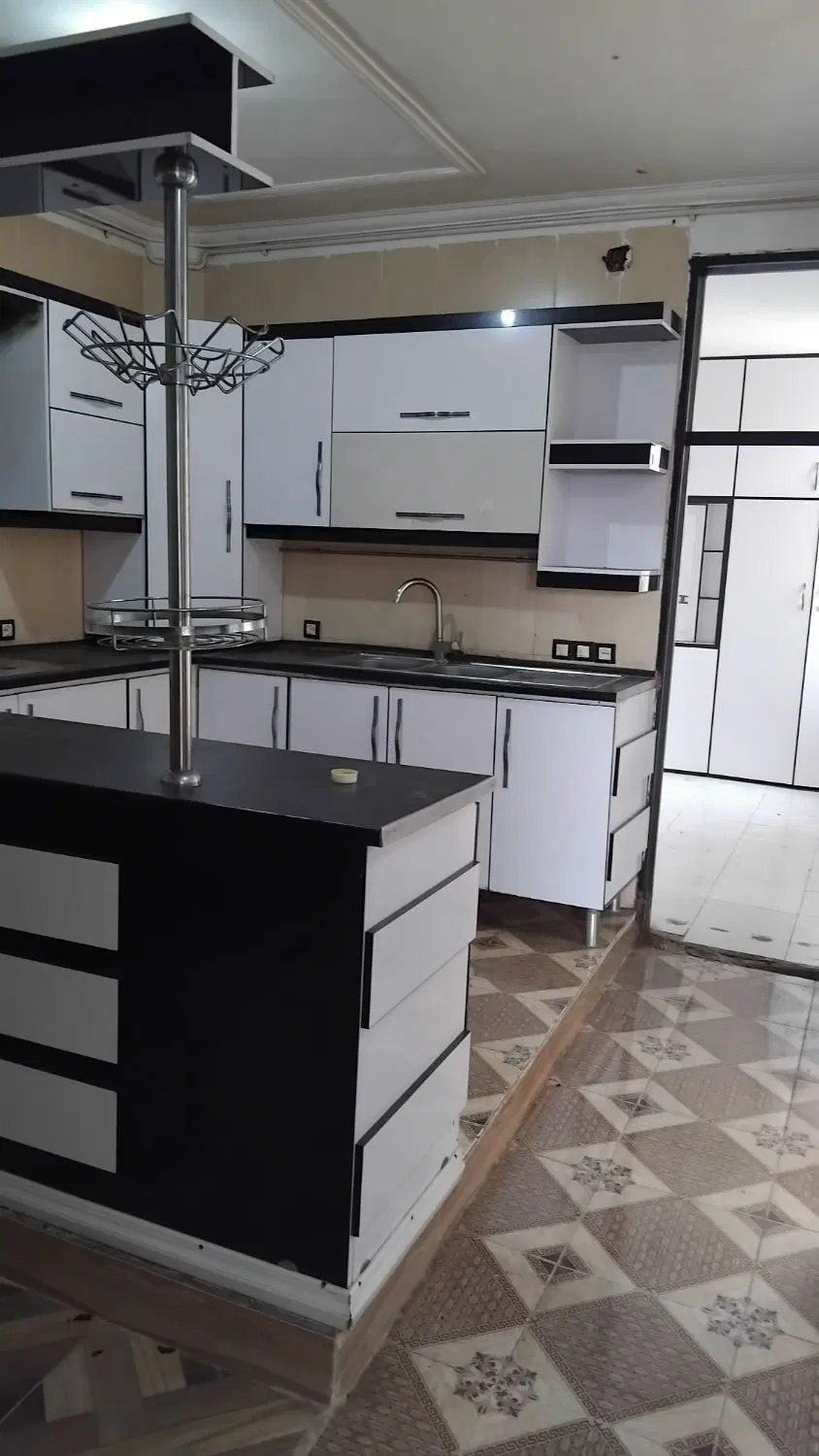 همخونه بی حاشیه