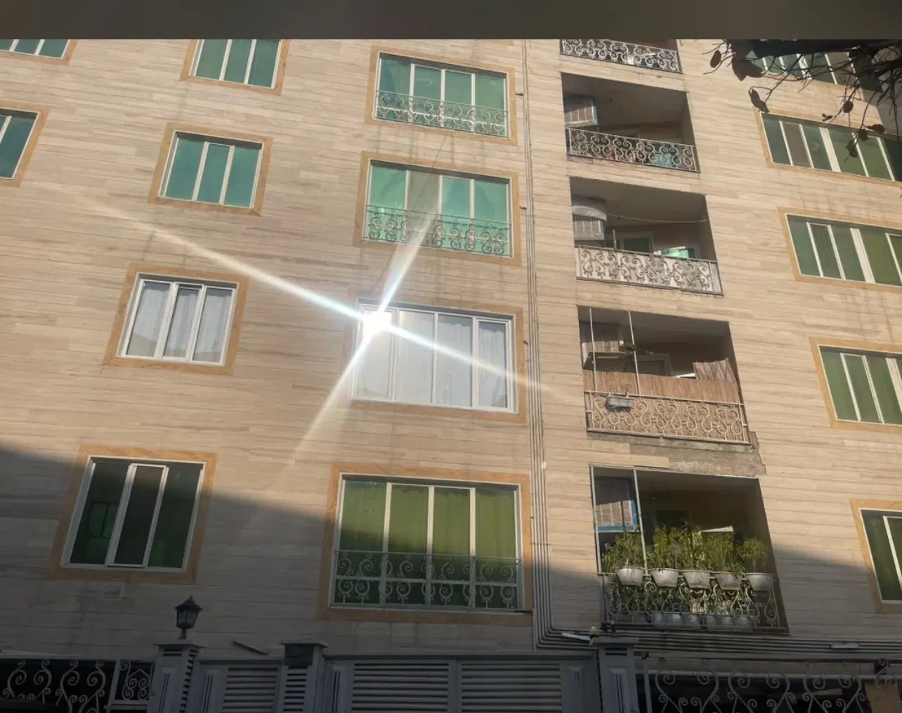 فروش ۱۲۰ متر خوش‌نقشه  سند تک‌برگ کلاک پایین