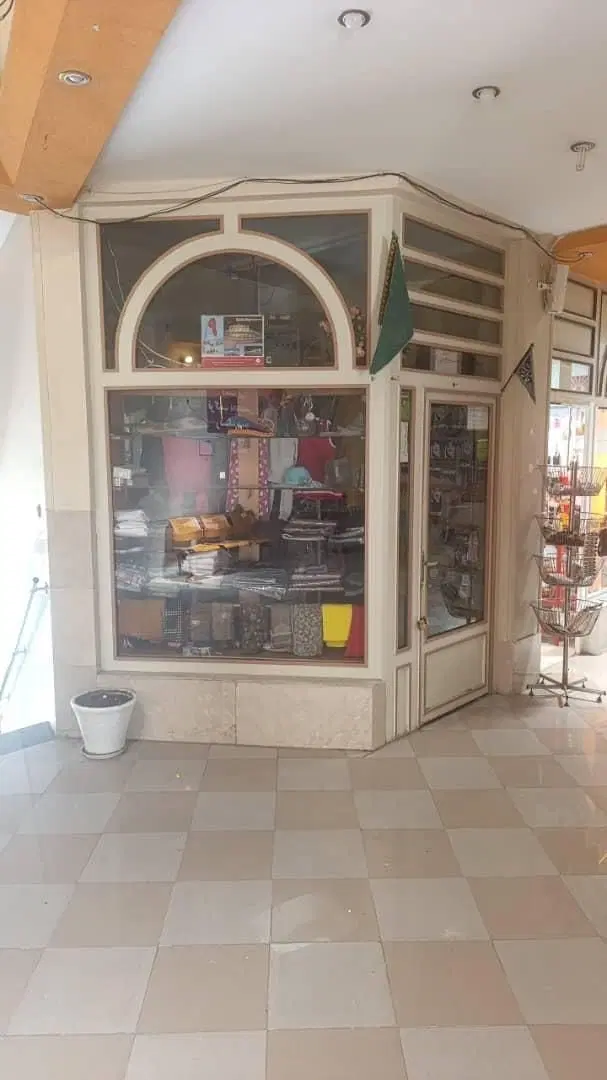 یک دهنه مغازه دونبش
