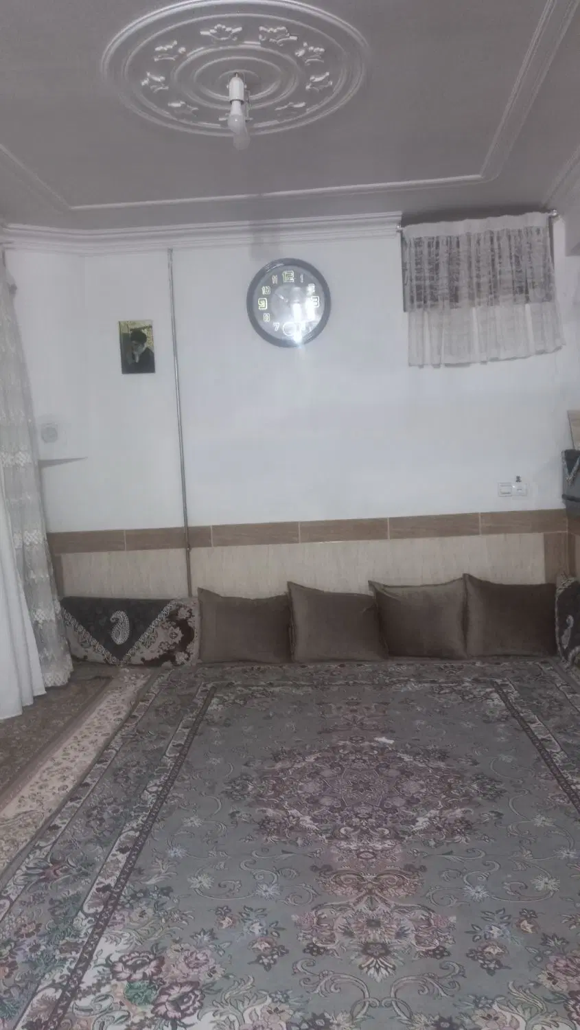 اجاره ۷۰ متر طبقه همکف با ۳۰ متر حیاط اختصاصی