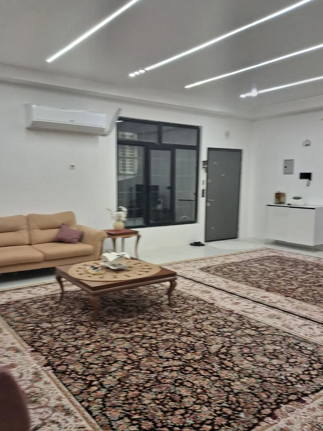 ویلایی نوساز بعد از چراغ قرمز کوچه رفیعی پور