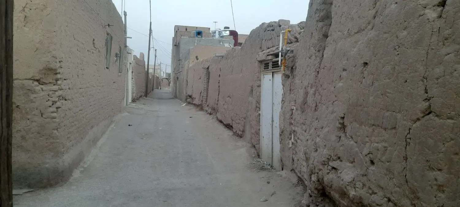 زمین تجاری سرچشمه زارچ