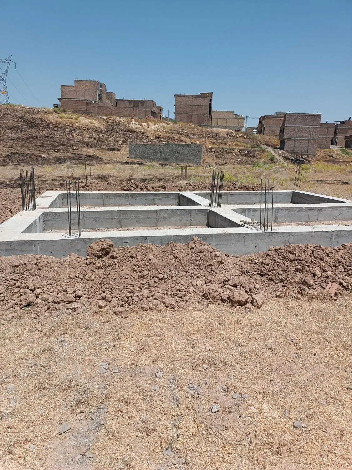 فروش زمین مسکونی۸۸متری نیمه بتنی موقعیت عالی.ناچیت