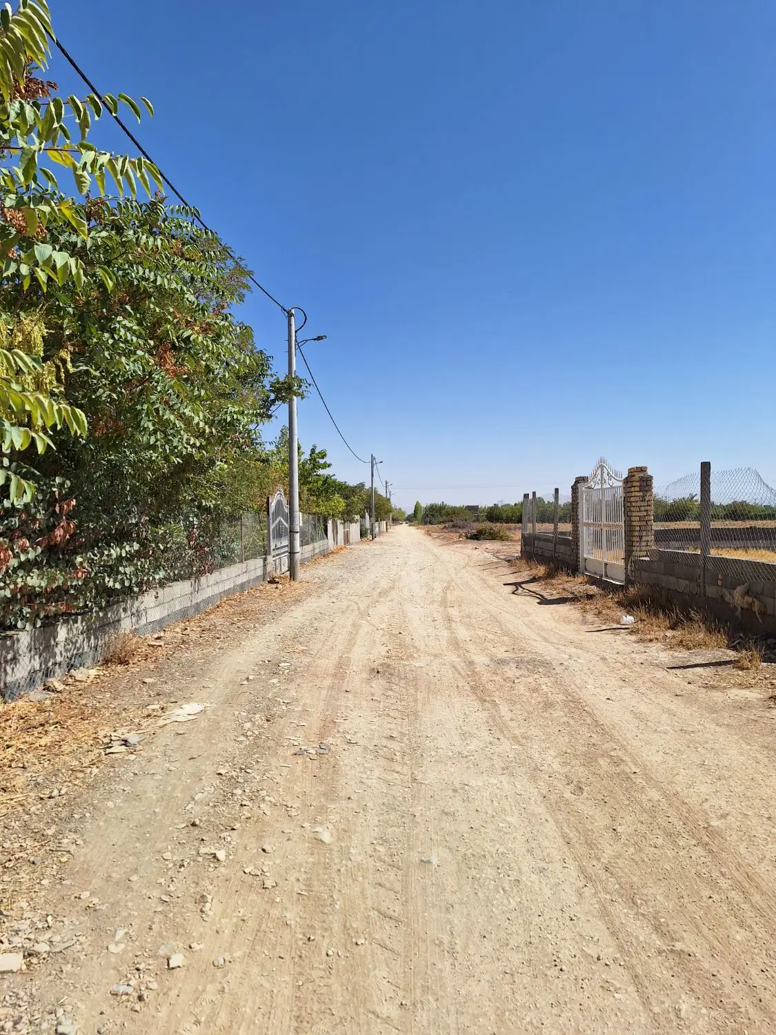 ۱۰۰۰ متر زمین باغی جاده گلپایگان جنب اردوگاه