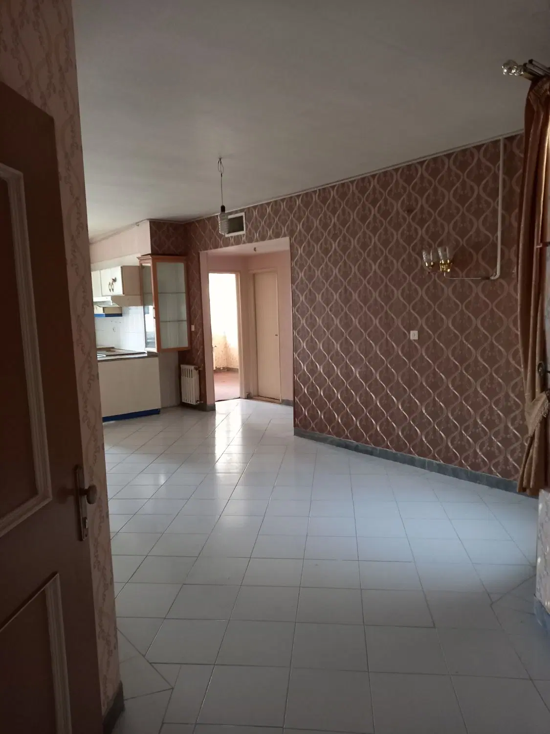 ۶۸ متری،سند تک‌برگ،با پارکینگ و انباری
