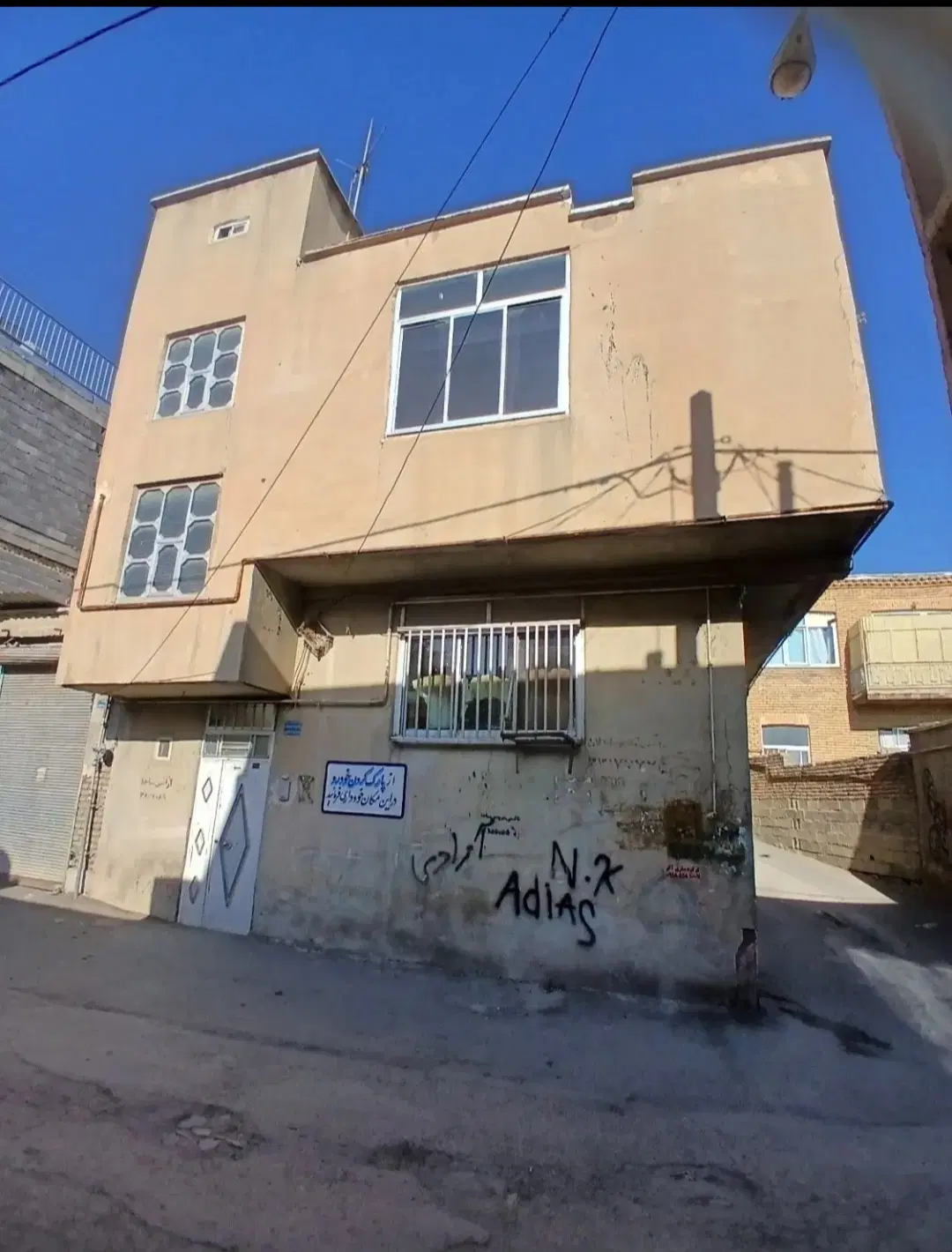 فروش دو طبقە خانە در خیابان کشاورز  ، قطارچیان