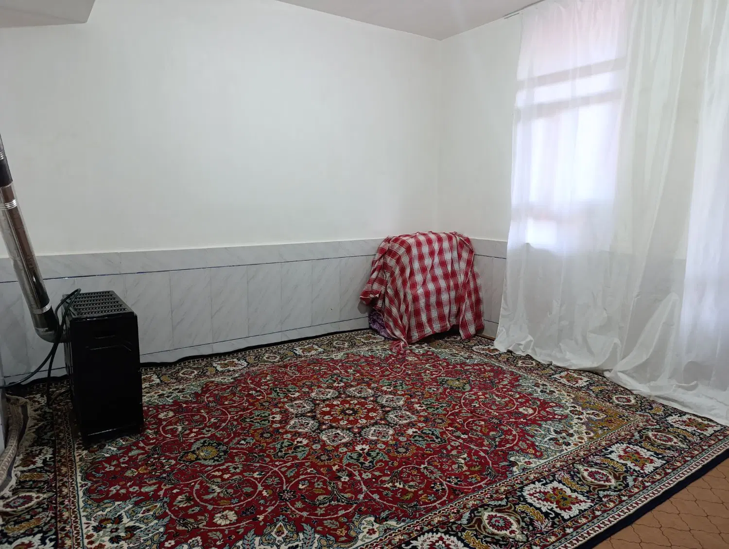 ساختمان اجاره ای طبقه یک رهن 200 کرایه 8تومن