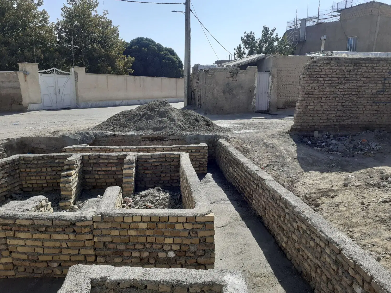 خانه با جواز سه طبقه.
