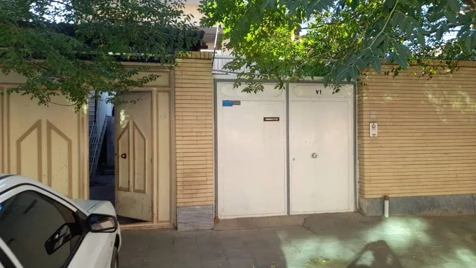 خانه فروشی درب به حیاط