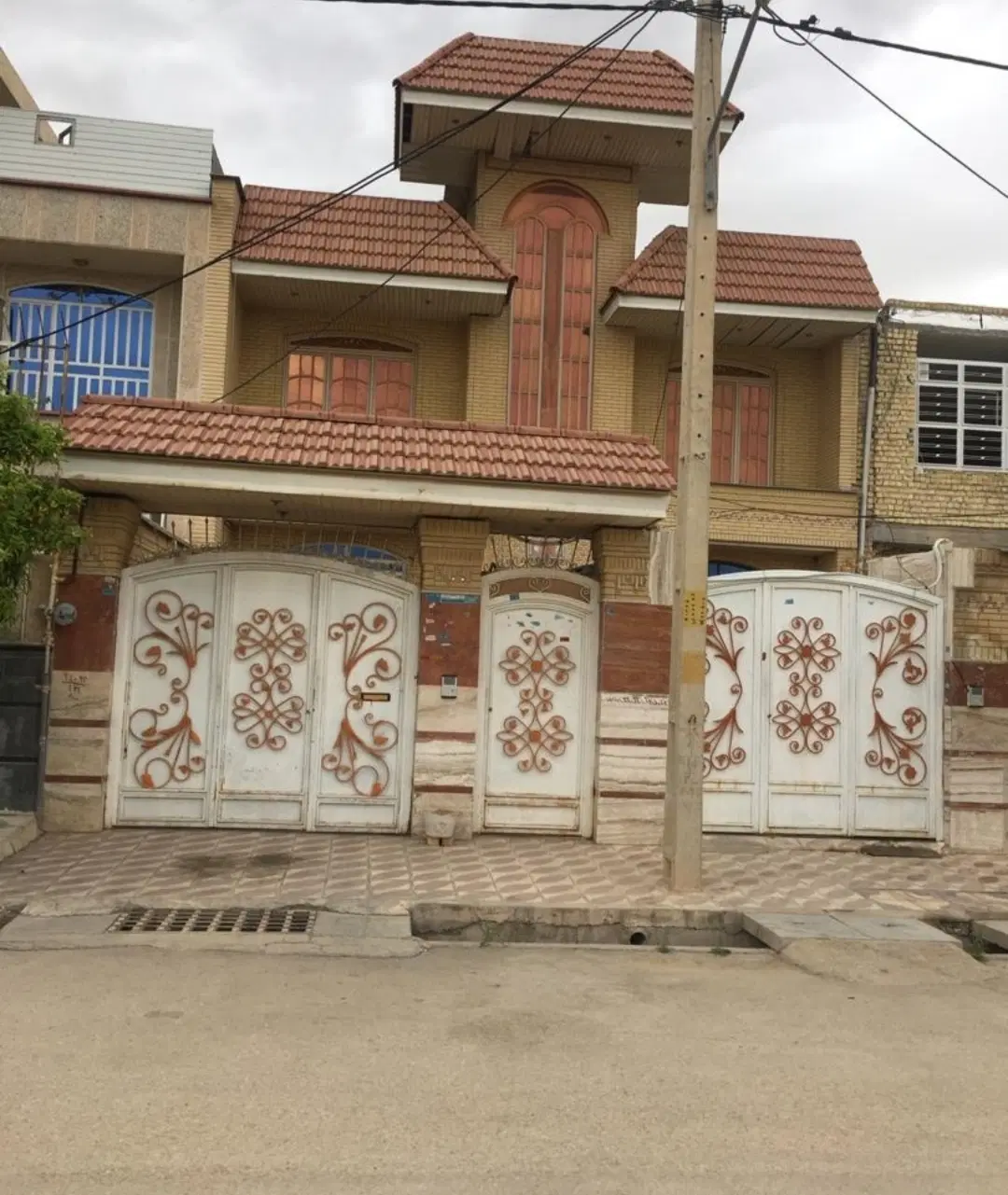 فروش منزل ویلایی دو طبقه درب حیاط و مستقل