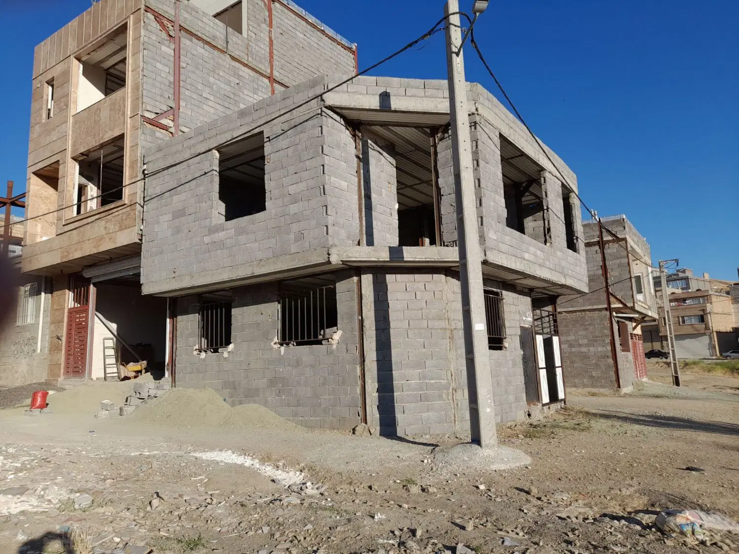 منزل مسکونی نیمه کاره